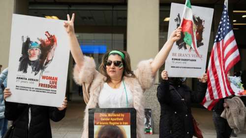 Αχτίδα ελπίδας στο Ιράν: Σκέψεις για άρση της υποχρεωτικότητας της μαντίλας