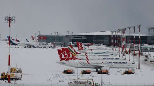 Χιλιάδες εγκλωβισμένοι εξαιτίας του χιονιά στην Τουρκία - Στέγη κατέρρευσε στο αεροδρόμιο Ατατούρκ [βίντεο]