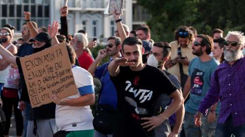 Σύνταγμα: Νέα συγκέντρωση αρνητών του εμβολίου - Σημαίες, σταυροί και ναζιστικοί χαιρετισμοί [Εικόνες - Βίντεο]