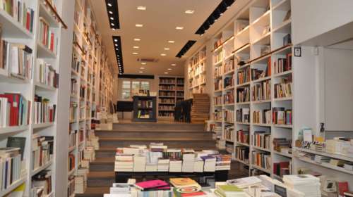 &quot;Επί Λέξει&quot;: Γιατί ξαφνικά κατεβάζει ρολά το αγαπημένο βιβλιοπωλείο της οδού Ακαδημίας