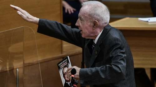 &quot;Έχω βάλει τη γάτα μου να κλαίει&quot;: Αμετανόητος ο Κ.Πλεύρης για τη διαγραφή του από τον ΔΣΑ για τον ναζιστικό χαιρετισμό