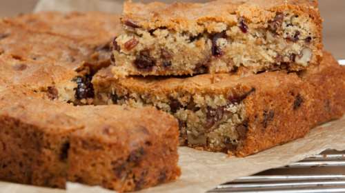 Κέικ με ταχίνι και κομμάτια σοκολάτας - Απίθανη νηστίσιμη συνταγή για όλη τη Σαρακοστή