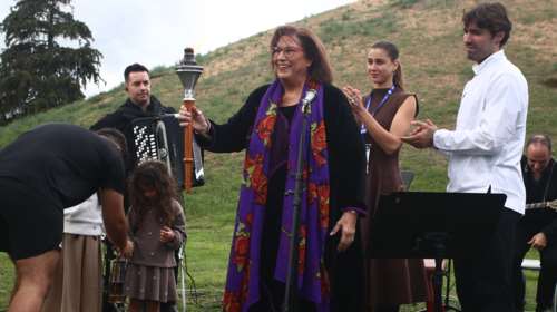 Αυθεντικός Μαραθώνιος Αθήνας: Με Φαραντούρη και Μποφίλιου η τελετή έναρξης στον Τύμβο του Μαραθώνα [εικόνες]