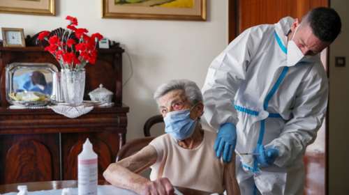 Ιταλία: 20.159 νέα κρούσματα και 300 θάνατοι το τελευταίο 24ωρο - Παραδόθηκαν 334.000 δόσεις του εμβολίου της Moderna