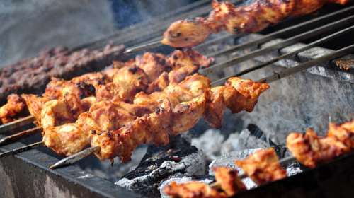 Ο ΕΦΕΤ ανακαλεί μπιφτέκι και σουβλάκι κοτόπουλου λόγω σαλμονέλας