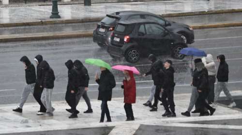 Κολυδάς: Διαδοχικές μεταβολές του καιρού με βροχές, καταιγίδες και χιόνια έως την Τσικνοπέμπτη