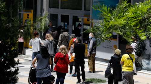 Μεγάλες ουρές έξω από τράπεζες και ΕΥΔΑΠ και σήμερα [βίντεο]
