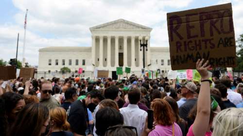 Αμβλώσεις: Αναλαμβάνει δράση ο Μπάιντεν - Υπογράφει εκτελεστικό διάταγμα για να προστατεύσει το δικαίωμα των γυναικών