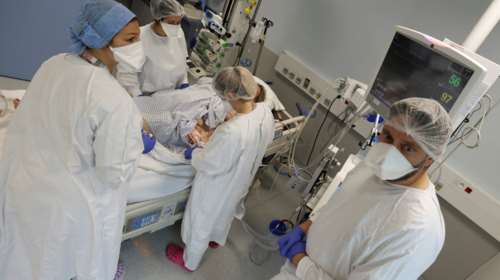 Κορονοϊός: 3.689 νέα κρούσματα και 85 θάνατοι – Στους 670 οι διασωληνωμένοι