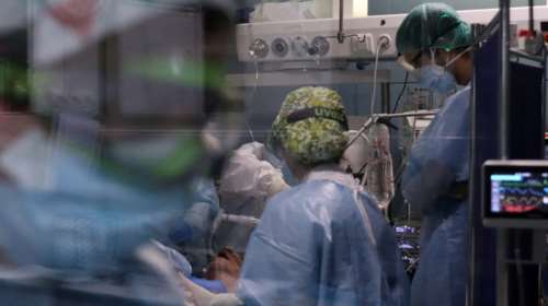 Κορονοϊός: Ανεβαίνει συνεχώς ο αριθμός των διασωληνωμένων - Αυξάνεται η πίεση στα νοσοκομεία