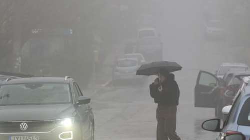 "Πορτοκαλί" συναγερμός για καταιγίδες και χαλάζι: Το νέο έκτακτο δελτίο της ΕΜΥ - Ανοιξαν οι ουρανοί στην Αθήνα