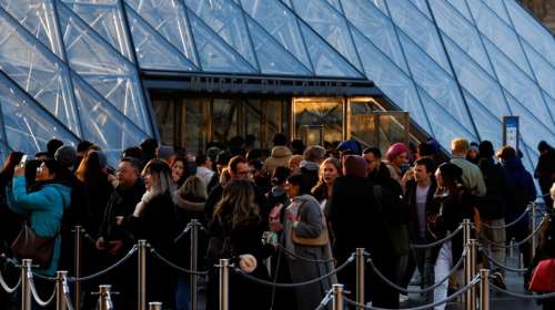 Συναγερμός στο Παρίσι: Θρασύτατη διάρρηξη στο Λούβρο, έκλεψαν κοσμήματα του Ναπολέοντα - Έκλεισε το μουσείο για το κοινό