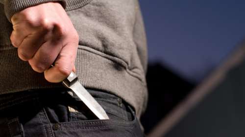 Ωρωπός: Ανήλικοι καυγάδισαν για ένα... μπουφάν - 15χρονος τραυμάτισε με μαχαίρι συνομήλικό του