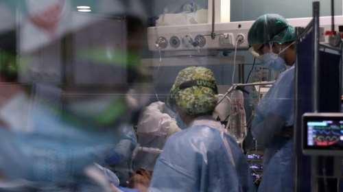 Κορονοϊός - Στοιχεία σοκ: Κάθε μέρα διασωληνώνονται 30 - Κάθε ώρα πεθαίνουν 3 - Εννέα άτομα 18 έως 39 ετών διασωληνωμένα