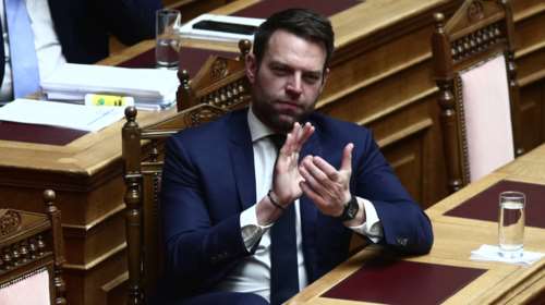 Μαλλιά κουβάρια κυβέρνηση και ΣΥΡΙΖΑ για τα αστακοκάραβα Κασσελάκη και τα πορίσματα για τα Τέμπη