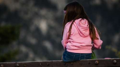 Κρήτη: Σε κακή ψυχολογική κατάσταση η ανήλικη που έκοψε τις φλέβες της σε παιδική χαρά - Θα εξεταστεί από παιδοψυχίατρο