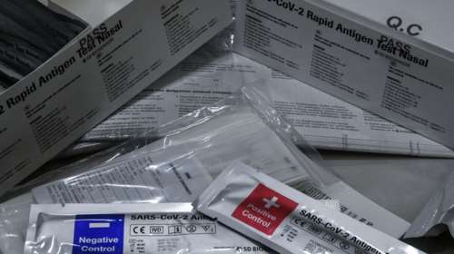 Υποχρεωτικά στο Δημόσιο τα self test από τη Μ. Δευτέρα: Εξαιρούνται κληρικοί, πανεπιστημιακοί - Μικρή περίοδος χάριτος