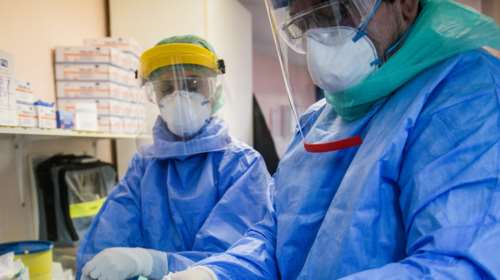 Κορονοϊός: &quot;Μαύρη&quot; Παρασκευή με 98 θανάτους και 612 διασωληνωμένους - Πέφτουν τα νέα κρούσματα με 1.667  σε μια μέρα