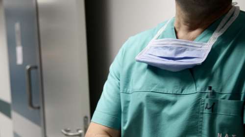 Καρδιολόγος στη Νέα Σμύρνη επιτέθηκε σεξουαλικά σε 42χρονη μέσα στο ιατρείο - Τον συνέλαβαν