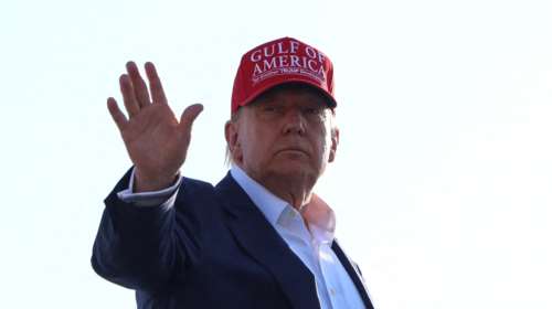 Πώς η "πυρηνική" σύγκρουση ΗΠΑ-Ρωσίας μπορεί να γίνει χρήσιμος αντιπερισπασμός για τον Τραμπ