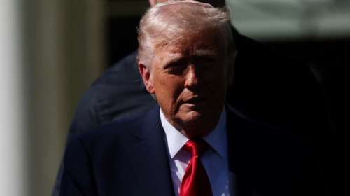 Ο Ντόναλντ Τραμπ απειλεί με δασμούς και την Samsung – Επιμένει για 50% στην ΕΕ