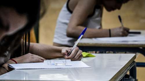 Πανελλαδικές εξετάσεις: Αυτές είναι οι πιθανές ημερομηνίες - Τι θα γίνει με τη σχολική χρονιά [Βίντεο]