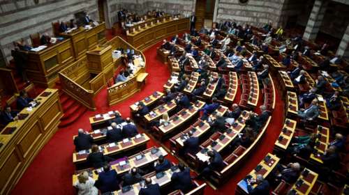 Αρχισε και επίσημα η προεκλογική περίοδος με την πρόταση μομφής - Ενταση, ύβρεις και βαρομετρικό χαμηλό στη Βουλή