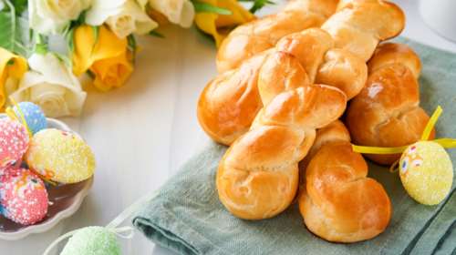 Συνταγές για τα πιο γευστικά και τραγανά πασχαλινά κουλουράκια από δύο πασίγνωστους σεφ