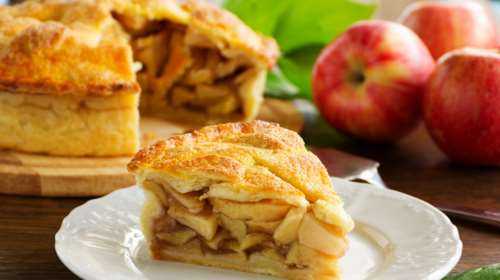 Το απόλυτο φθινοπωρινό γλυκό: Συνταγή του Ακη για την πιο εύκολη και νόστιμη μηλόπιτα