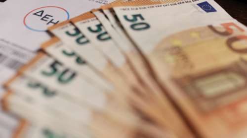 Παπαθανάσης: Μειώσεις στα τιμολόγια ρεύματος 60-80% με την κατάργηση της ρήτρας αναπροσαρμογής