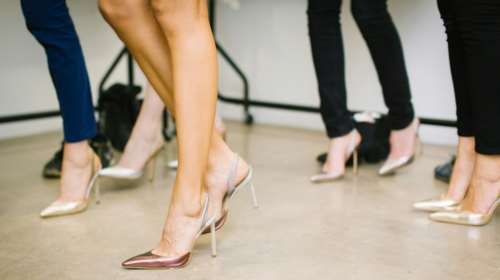 Στα χέρια της αστυνομίας κύκλωμα μαστροπείας γυναικών που δρούσε σε Αττική και Κόρινθο - Έξι συλλήψεις