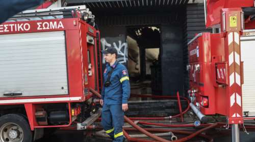 Μεγάλη φωτιά σε νυχτερινό κέντρο της Πειραιώς [εικόνες - βίντεο]