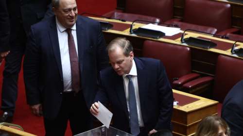 Βουλή: Απορρίφθηκαν οι προτάσεις ΣΥΡΙΖΑ και ΠΑΣΟΚ για προανακριτική σχετικά με την τραγωδία στα Τέμπη