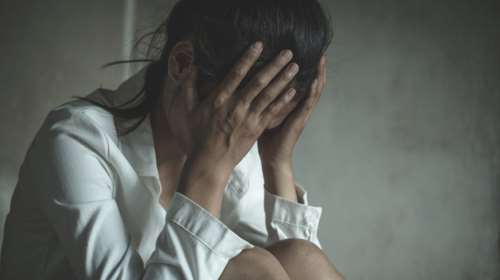 Άγριο ενδοοικογενειακό επεισόδιο στην Κάρυστο: 60χρονος χτύπησε και χαράκωσε στο πρόσωπο τη γυναίκα του