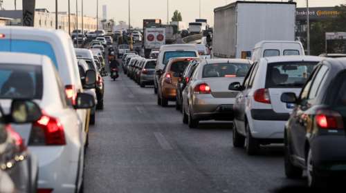 Τροχαίο στη Λεωφόρο Κηφισού: Συγκρούστηκαν τρία οχήματα - Μποτιλιάρισμα στο ρεύμα προς Λαμία