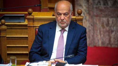 Ενταση στη Βουλή μεταξύ Φλωρίδη και ΠΑΣΟΚ - ΣΥΡΙΖΑ: "Εχετε λατρεία σε δολοφόνους" - "Είστε πολιτικά αχρείος"
