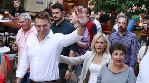 Στη Νέα Σμύρνη ο Κασσελάκης - &quot;Στέφανε θυμήσου, η βάση είναι μαζί σου&quot; του φώναζαν [εικόνες-βίντεο]