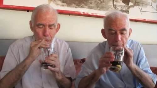 Πέθανε ο Ανέστης, ο ένας από τους αγαπημένους δίδυμους της Θεσσαλονίκης - Ο αδερφός του το έμαθε 10 μήνες μετά