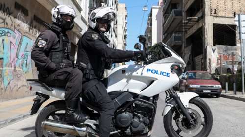 Επεισοδιακή καταδίωξη στο κέντρο της Αθήνας: Τραυματίστηκαν ελαφρά δύο αστυνομικοί - Συνελήφθη 45χρονος