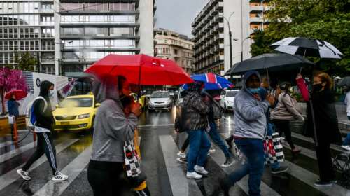 Φθινοπωρινό το σκηνικό του καιρού σήμερα - Ερχεται διπλό κύμα κακοκαιρίας με βροχές και καταιγίδες και στην Αθήνα