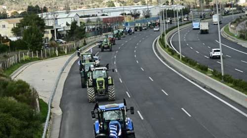 Τραβούν το σχοινί οι αγρότες με μπλόκα τύπου "πολιορκίας" – Σήμερα η τελευταία κυβερνητική πρόσκληση σε διάλογο