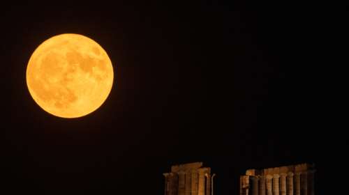 Πανσέληνος Απριλίου 2024: Πότε θα δούμε το &quot;Ροζ Φεγγάρι&quot;