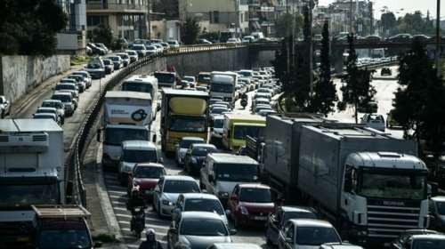 Απροσπέλαστος ο Κηφισός - Μποτιλιάρισμα χιλιομέτρων