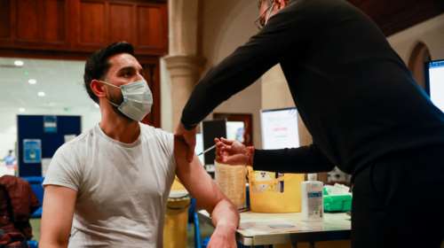 ΠΙΣ: Νέα πλατφόρμα εμβολιασμού από ιδιώτες γιατρούς σε ιατρεία και κατ&#39; οίκον