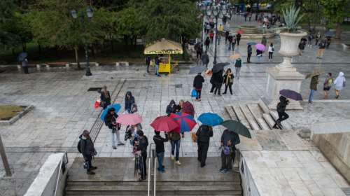 Φθινοπωρινός καιρός και την Παρασκευή - Βροχές, καταιγίδες και βοριάδες 6 μποφόρ