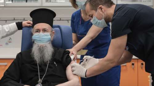 Στον &quot;Ευαγγελισμό&quot; εμβολιάστηκε ο Μητροπολίτης Ναυπάκτου Ιερόθεος