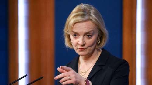 Το Κρεμλίνο διαψεύδει την Daily Mail: Δεν παρακολουθούσαν το κινητό της Λιζ Τρας Ρώσοι πράκτορες