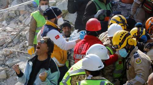 "Θαύμα" στα συντρίμμια της Τουρκίας: Ανέσυραν ζωντανό 13χρονο αγόρι 182 ώρες μετά τον φονικό σεισμό [βίντεο]