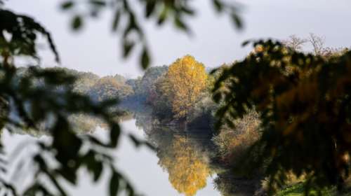 Φθινοπωρινό σκηνικό με πτώση της θερμοκρασίας και ανέμους 6 μποφόρ - Πού θα σημειωθούν καταιγίδες
