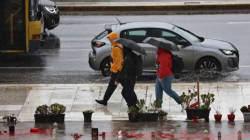 Νέο έκτακτο δελτίο καιρού: Πορτοκαλί προειδοποίηση για ισχυρές βροχές, καταιγίδες και δυνατούς ανέμους από το απόγευμα